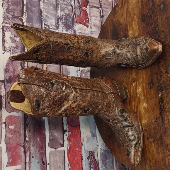 Corral Distressed Brown Embroidered Heeled Boots - Picture 3 of 15